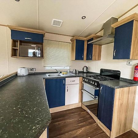 Lovely 6 Berth Caravan With Decking And Wifi In Kent, Ref 47017C Hotel Whitstable Kültér fotó