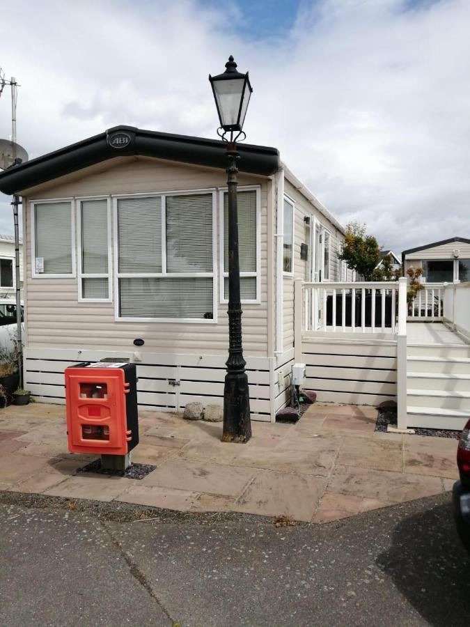 Lovely 6 Berth Caravan With Decking And Wifi In Kent, Ref 47017C Hotel Whitstable Kültér fotó