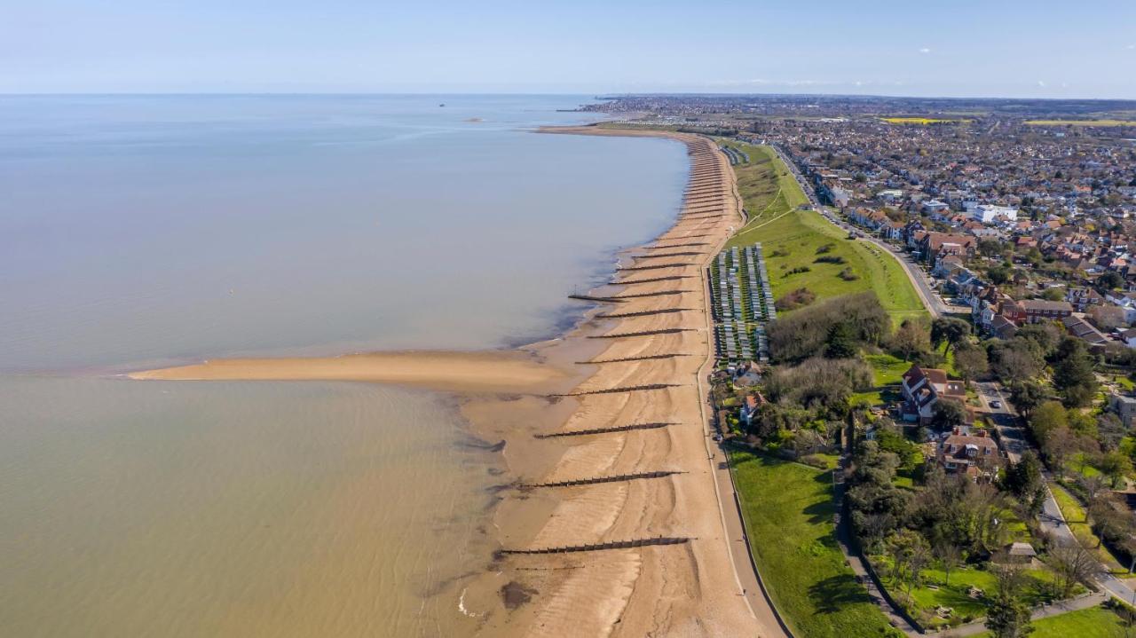 Lovely 6 Berth Caravan With Decking And Wifi In Kent, Ref 47017C Hotel Whitstable Kültér fotó