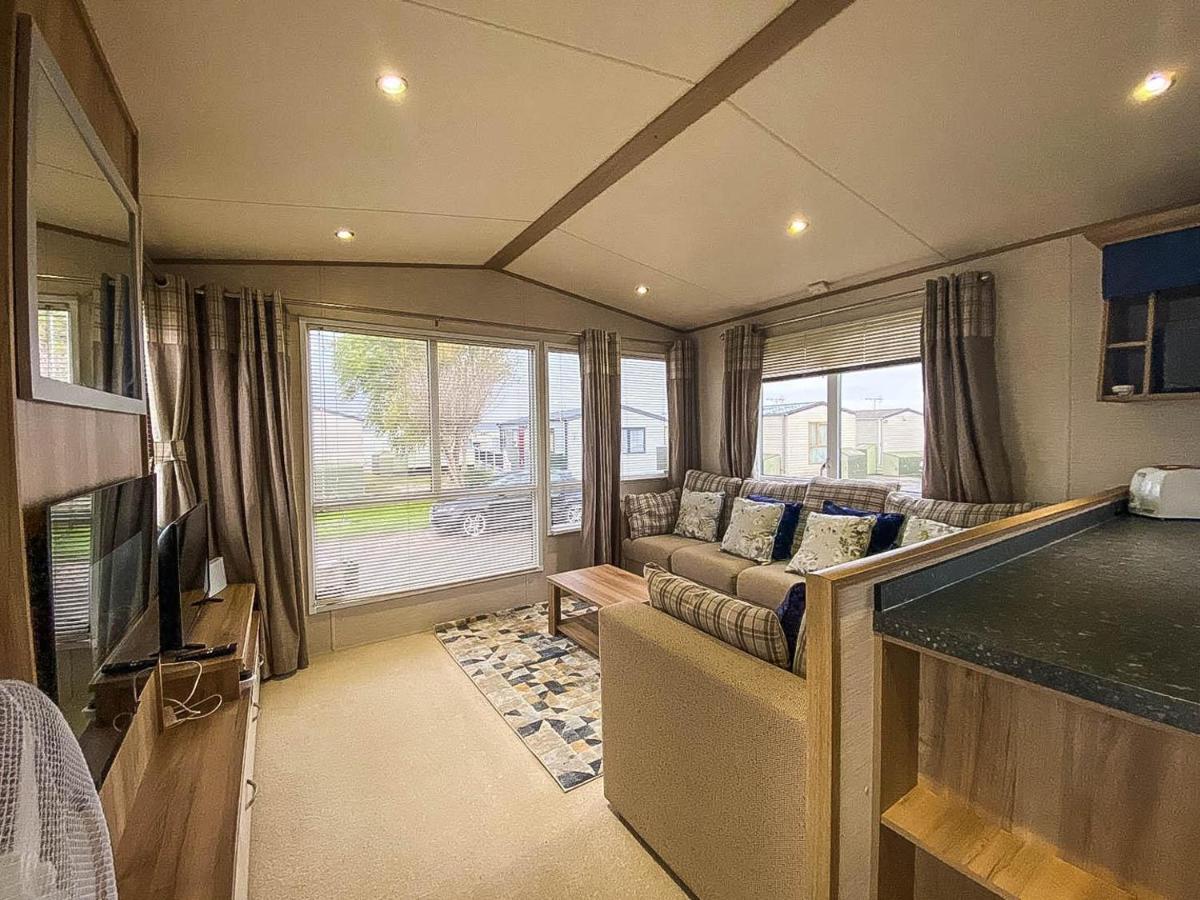Lovely 6 Berth Caravan With Decking And Wifi In Kent, Ref 47017C Hotel Whitstable Kültér fotó