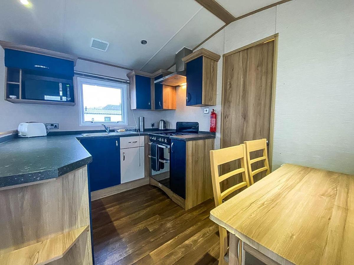 Lovely 6 Berth Caravan With Decking And Wifi In Kent, Ref 47017C Hotel Whitstable Kültér fotó