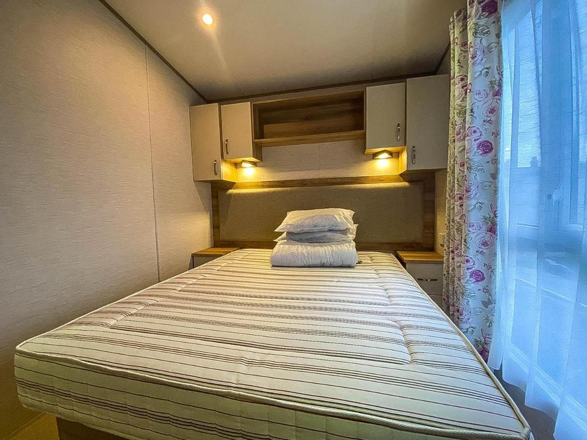 Lovely 6 Berth Caravan With Decking And Wifi In Kent, Ref 47017C Hotel Whitstable Kültér fotó