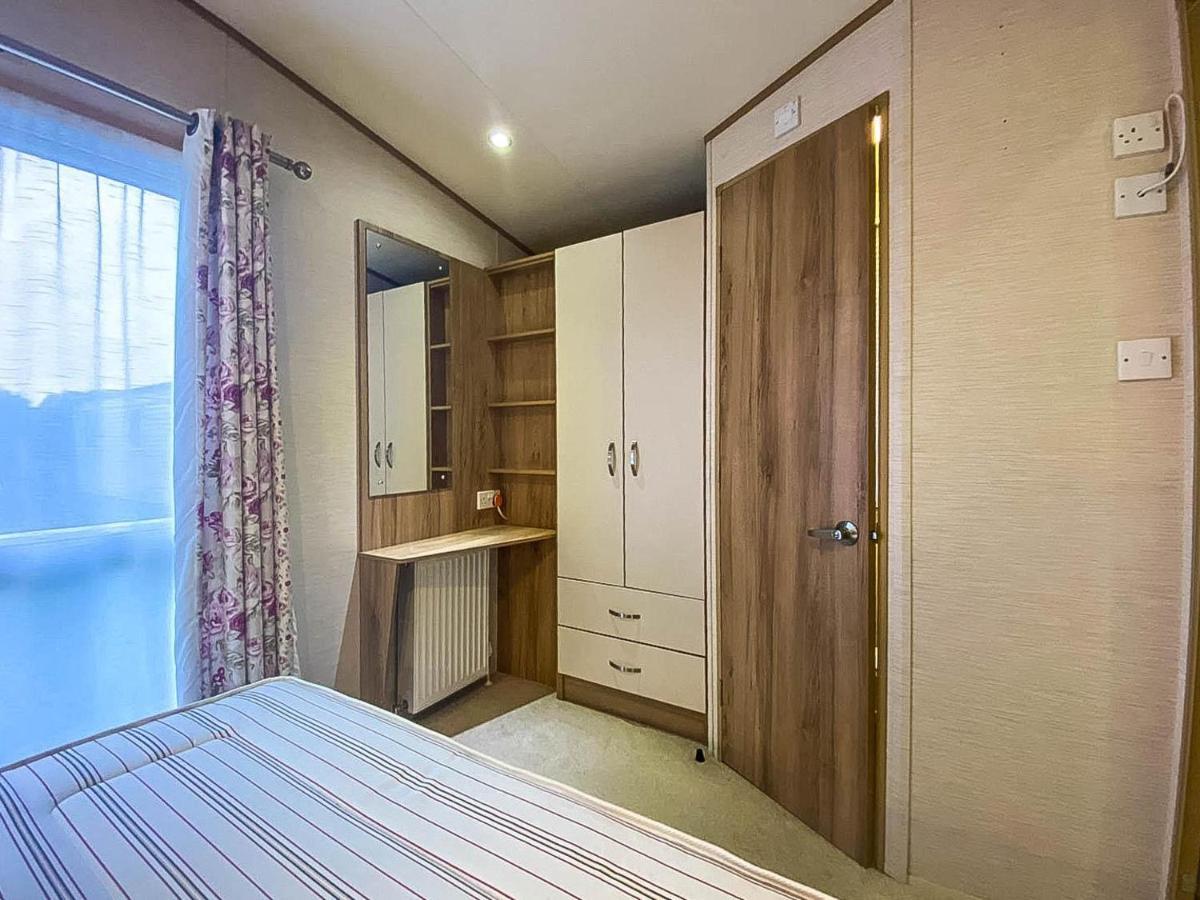 Lovely 6 Berth Caravan With Decking And Wifi In Kent, Ref 47017C Hotel Whitstable Kültér fotó