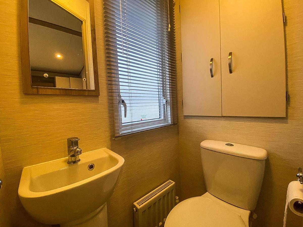 Lovely 6 Berth Caravan With Decking And Wifi In Kent, Ref 47017C Hotel Whitstable Kültér fotó