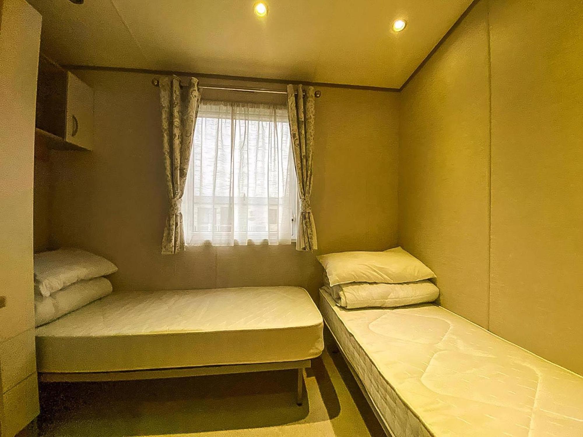 Lovely 6 Berth Caravan With Decking And Wifi In Kent, Ref 47017C Hotel Whitstable Kültér fotó
