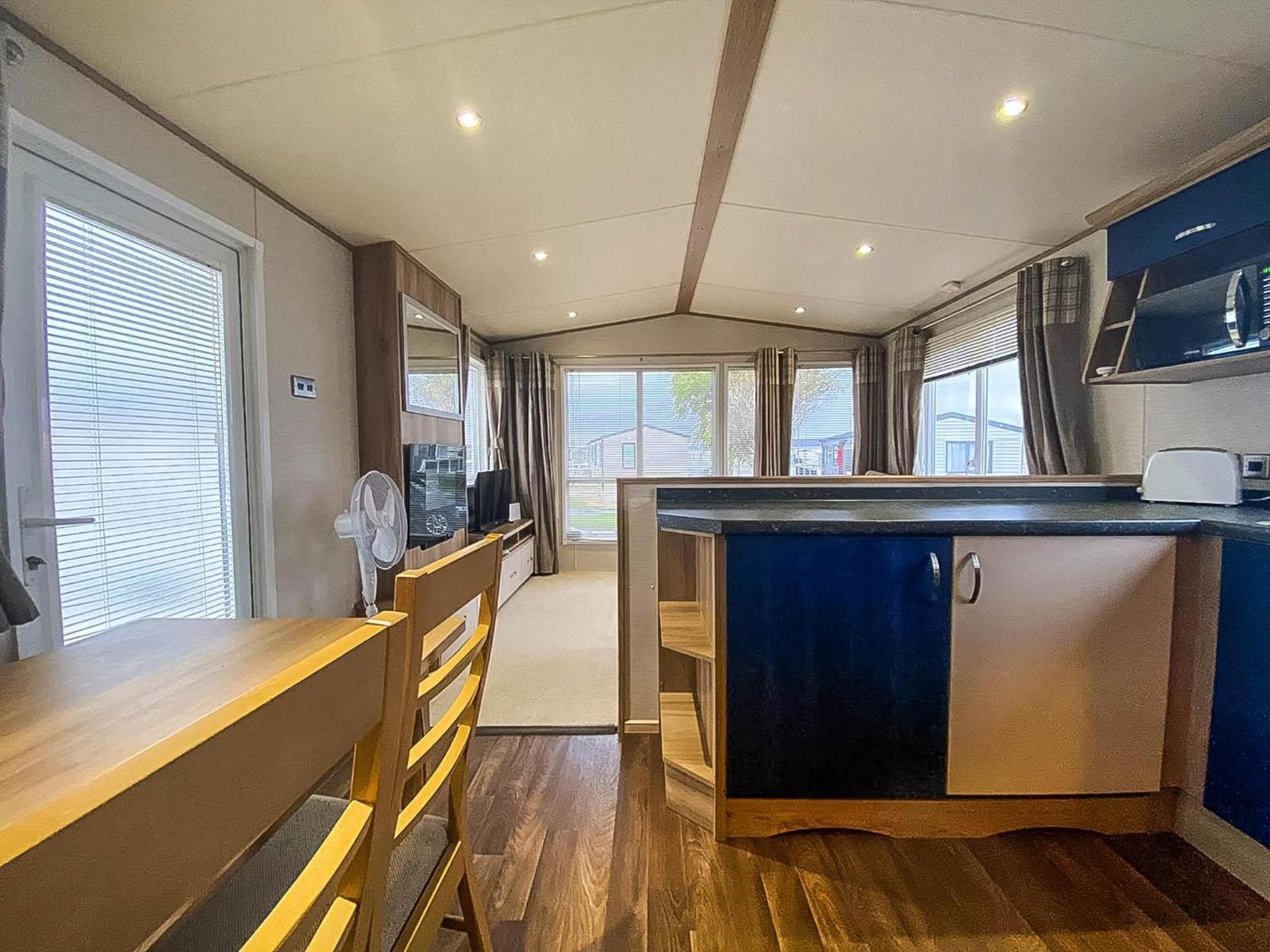 Lovely 6 Berth Caravan With Decking And Wifi In Kent, Ref 47017C Hotel Whitstable Kültér fotó