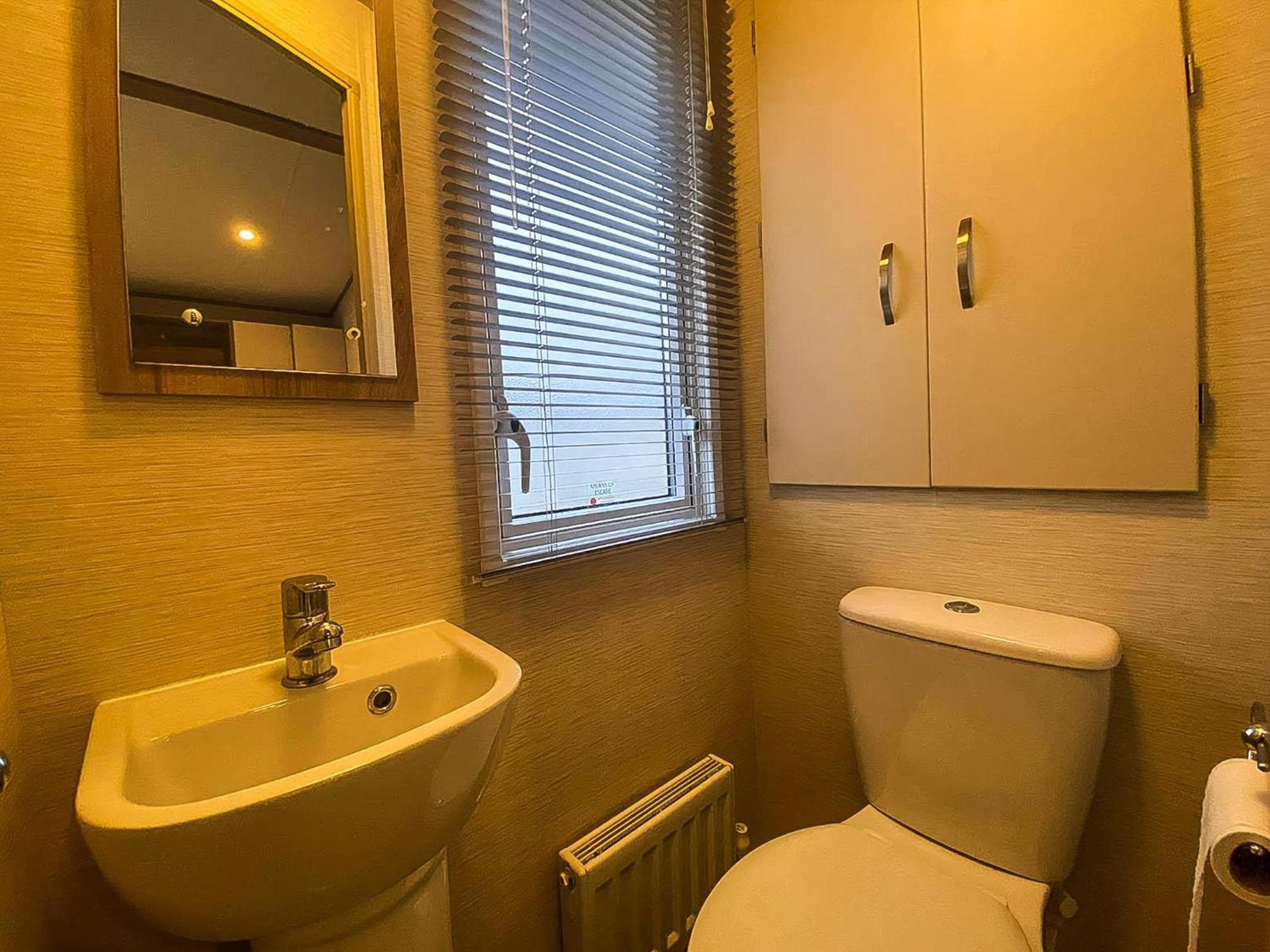 Lovely 6 Berth Caravan With Decking And Wifi In Kent, Ref 47017C Hotel Whitstable Kültér fotó