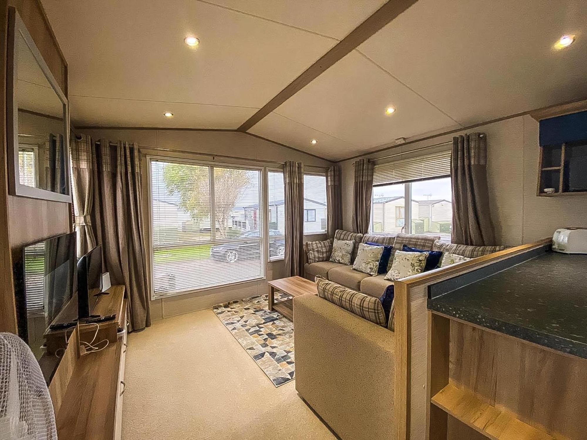 Lovely 6 Berth Caravan With Decking And Wifi In Kent, Ref 47017C Hotel Whitstable Kültér fotó