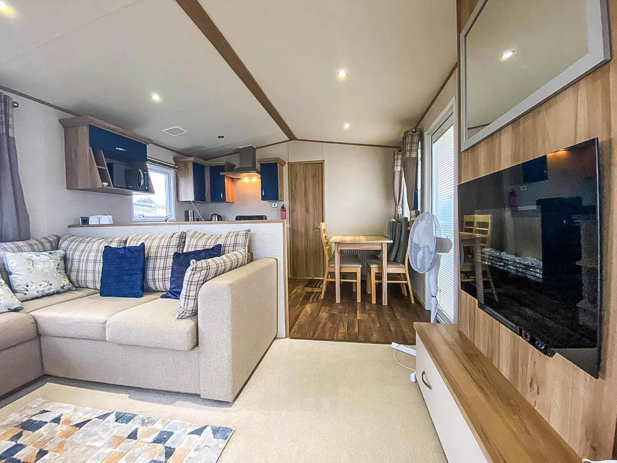Lovely 6 Berth Caravan With Decking And Wifi In Kent, Ref 47017C Hotel Whitstable Kültér fotó