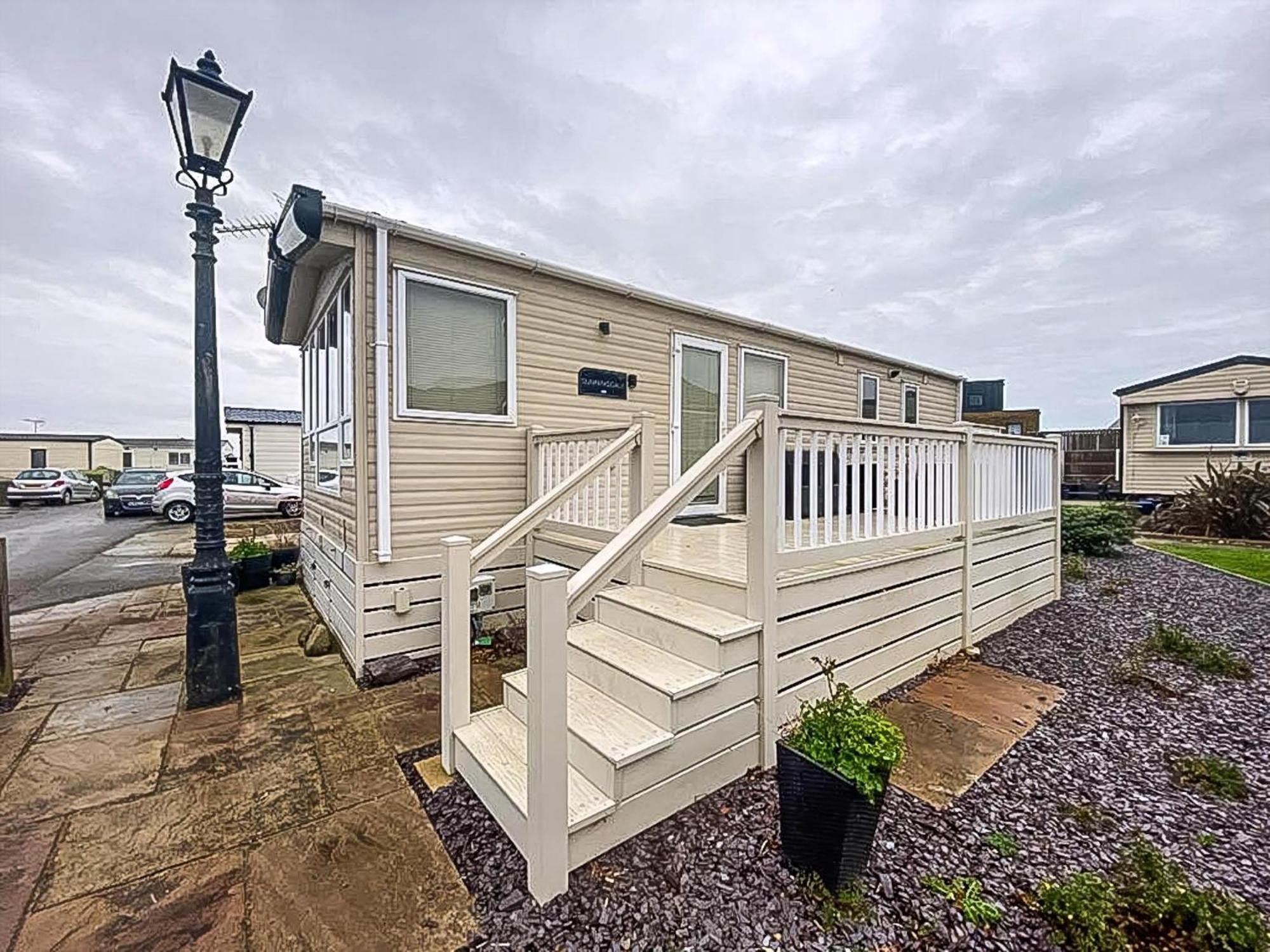 Lovely 6 Berth Caravan With Decking And Wifi In Kent, Ref 47017C Hotel Whitstable Kültér fotó