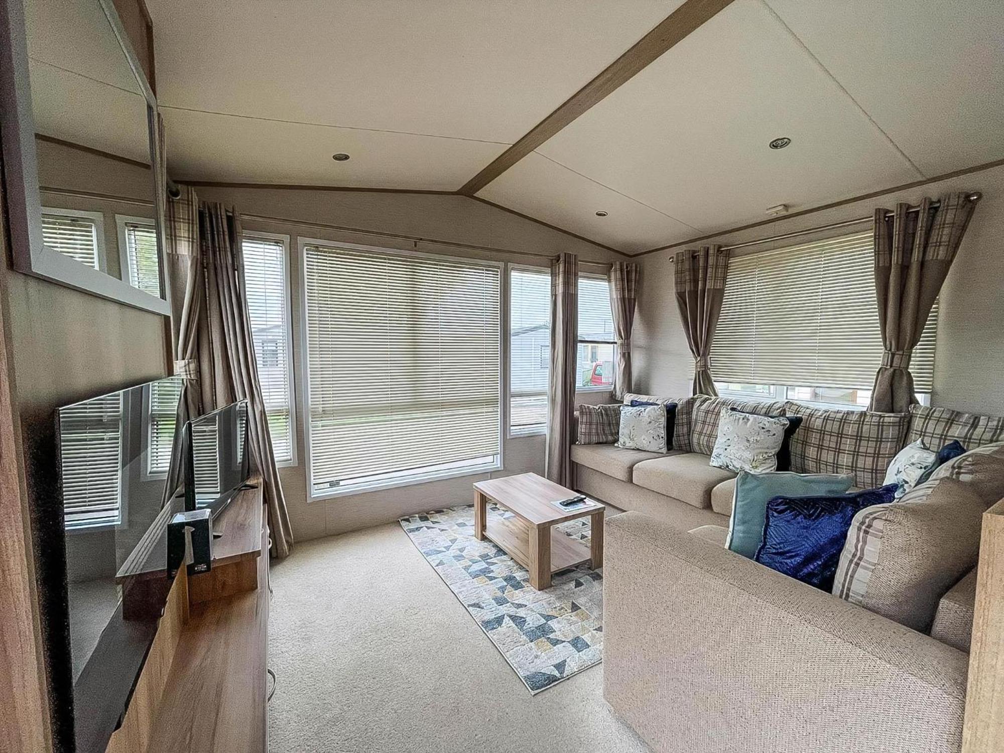 Lovely 6 Berth Caravan With Decking And Wifi In Kent, Ref 47017C Hotel Whitstable Kültér fotó