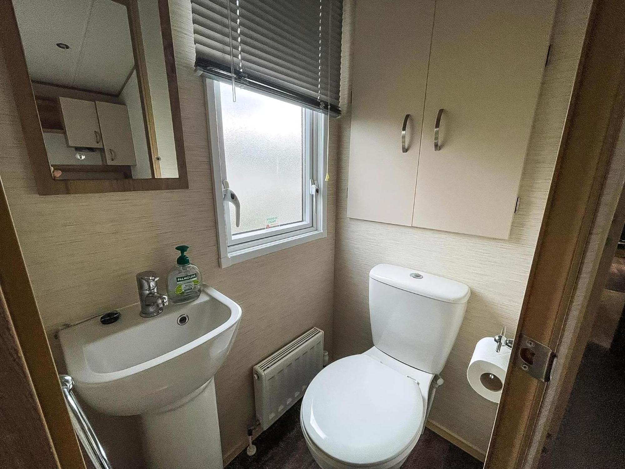 Lovely 6 Berth Caravan With Decking And Wifi In Kent, Ref 47017C Hotel Whitstable Kültér fotó
