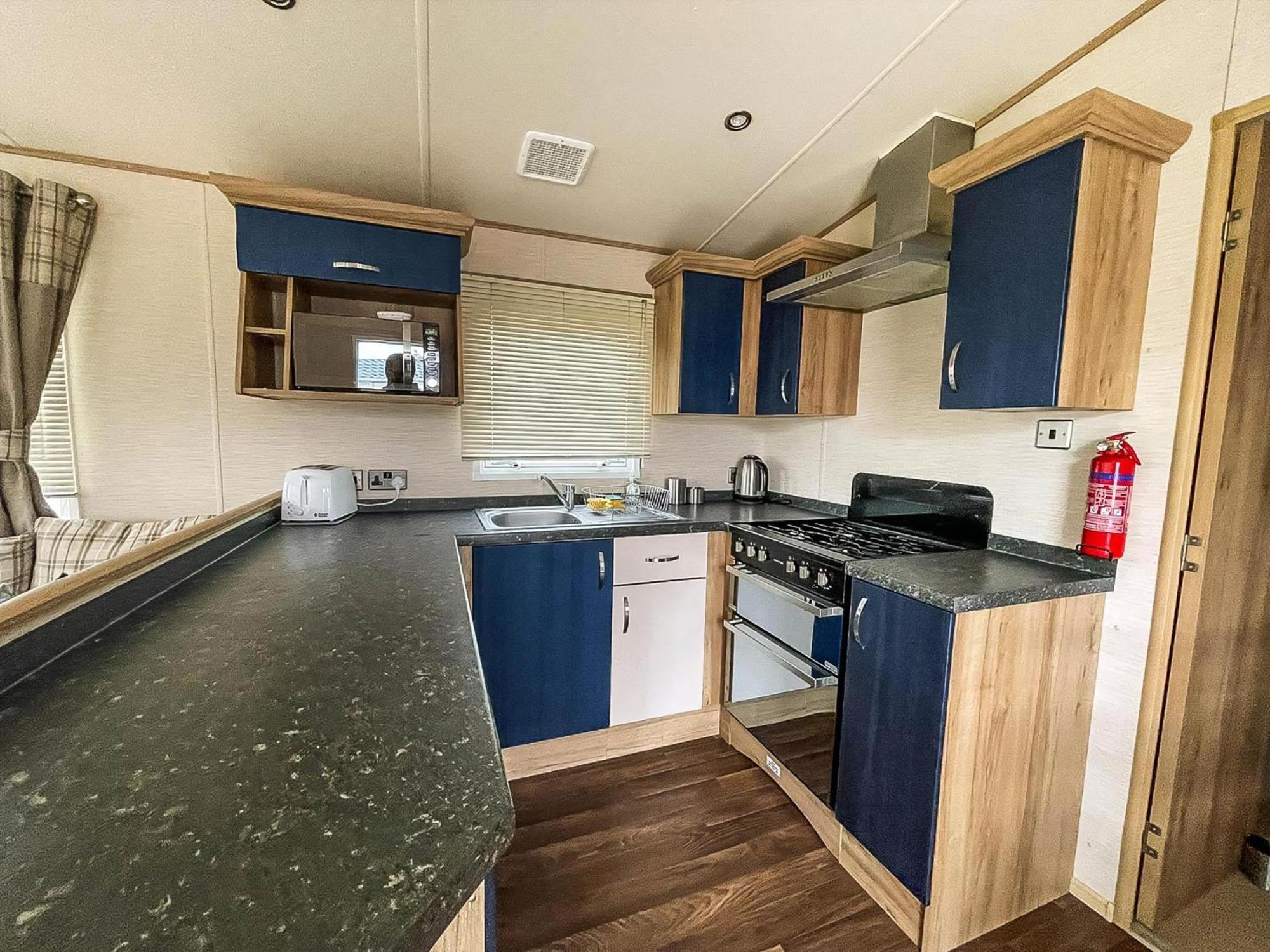 Lovely 6 Berth Caravan With Decking And Wifi In Kent, Ref 47017C Hotel Whitstable Kültér fotó
